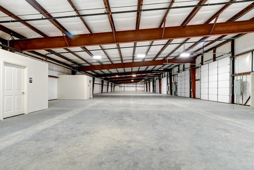 More Photos Of 6596 Inter Cal Way, Prescott Distribution For Lease
