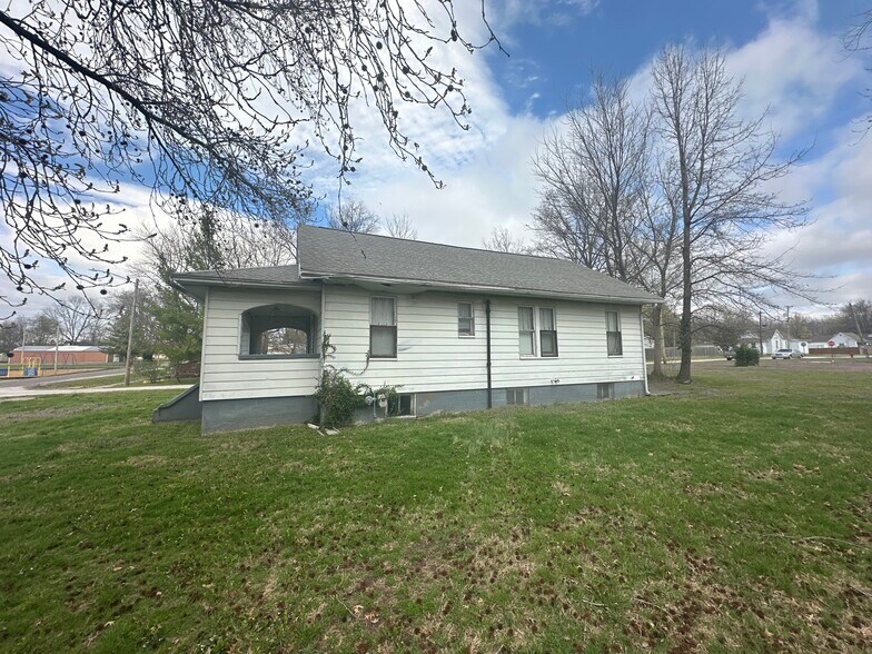 More Photos Of 1001 Crawford St, Tilden Specialty For Sale