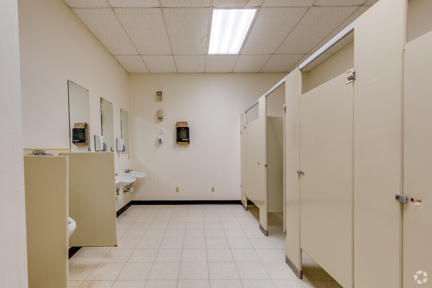 More Photos Of 1801 SW 11th St, Lawton Office For Sale