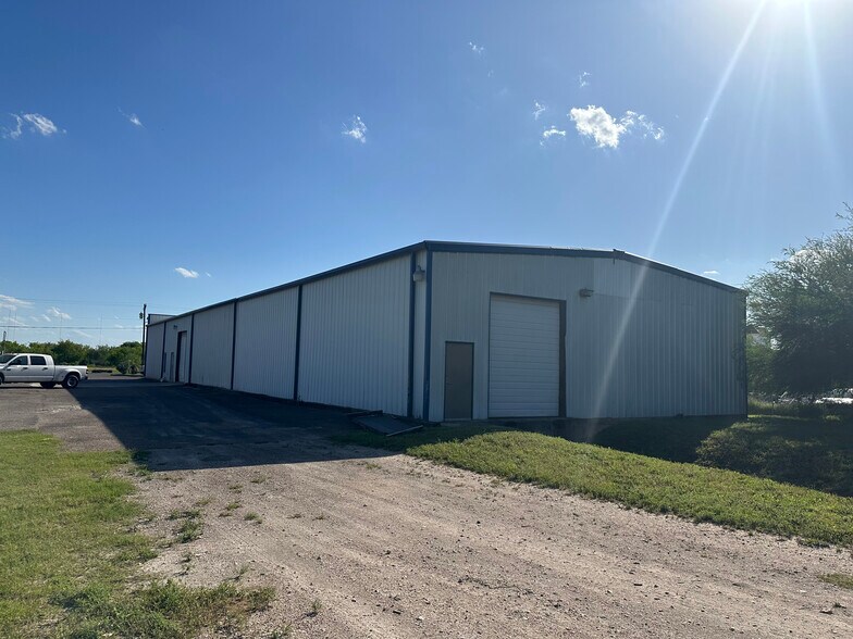 More Photos Of 3911 W University Dr, Edinburg Showroom For Lease