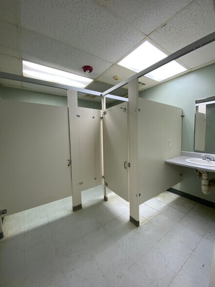 More Photos Of 5550 Eastex Fwy, Beaumont Unknown For Lease