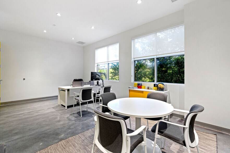 More Photos Of 405-425 SW 148th Ave, Davie Showroom For Sale