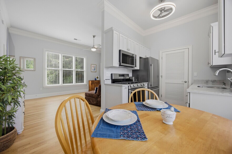 More Photos Of 574 East Ave NE, Atlanta Specialty For Sale
