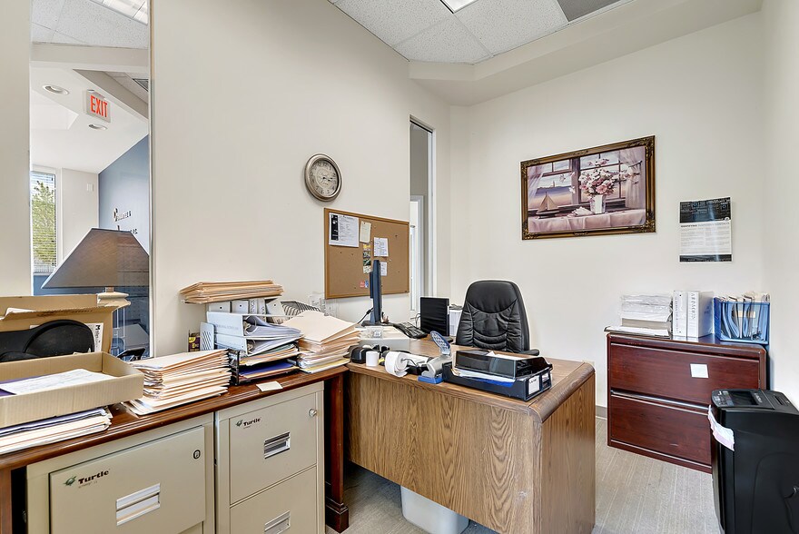 More Photos Of 4229 Lafayette Center Dr, Chantilly Business Park For Lease