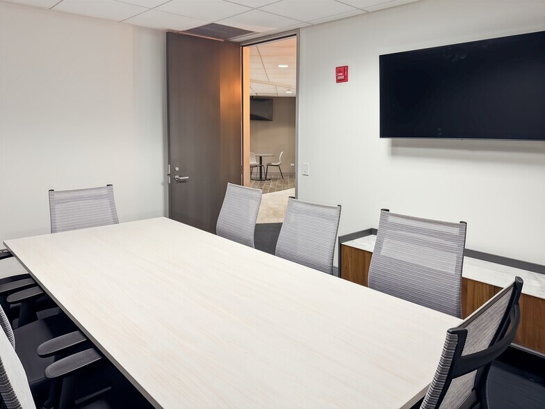 More Photos Of 150 N Michigan Ave, Chicago Coworking Space