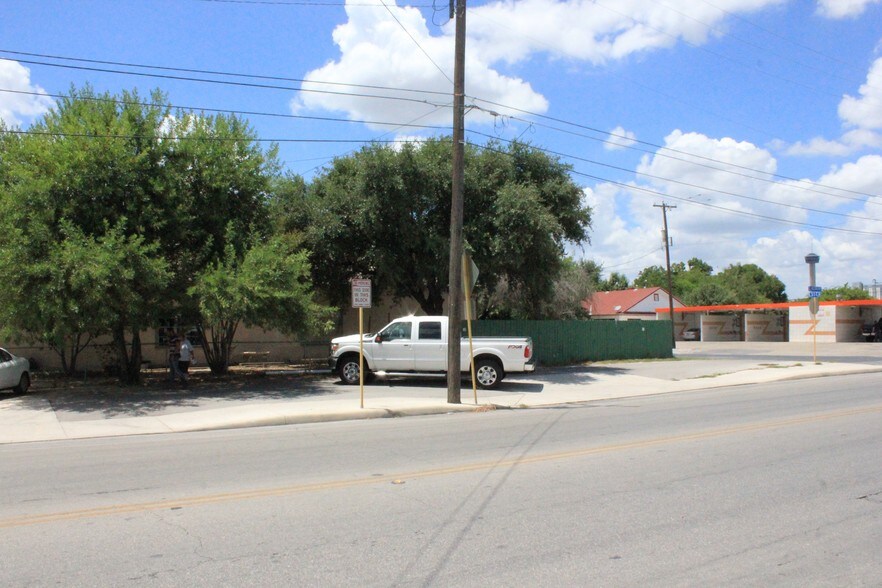 More Photos Of 1405 S Hackberry, San Antonio Assisted Living For Sale