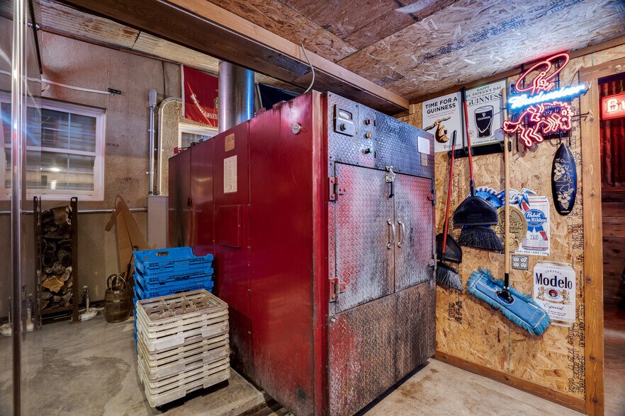 More Photos Of 109 N Main St, Henrietta Specialty For Sale