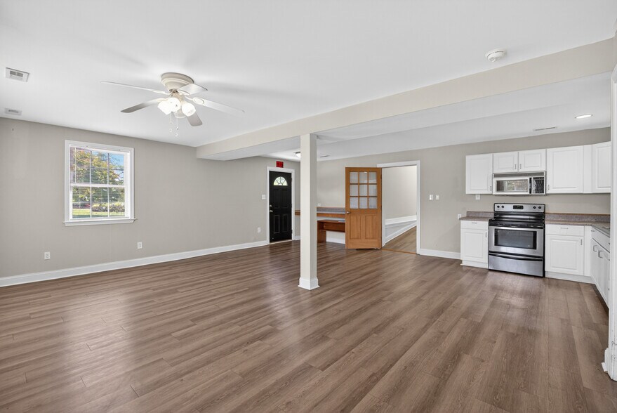 More Photos Of 168 Faulconerville Dr, Amherst Flex For Sale