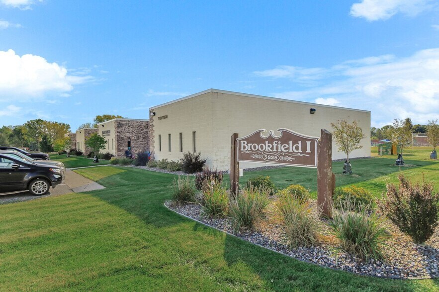 More Photos Of 3825 Lake Elmo Ave N, Lake Elmo Research And Development For Lease