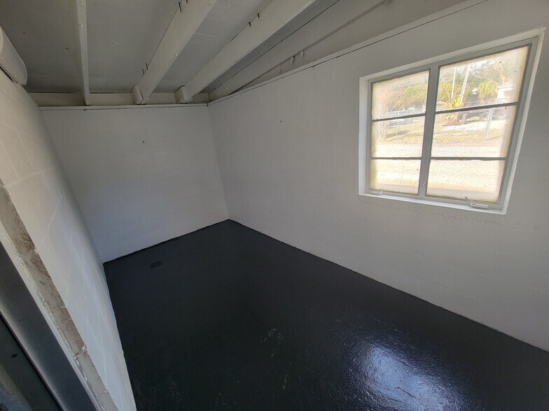 More Photos Of 2893 Edison Ave, Jacksonville Storefront Retail Office For Lease