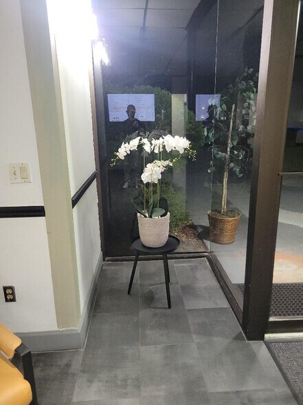 More Photos Of 2121 Corporate Square Blvd, Jacksonville Office For Lease