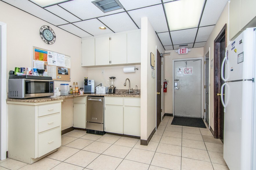 More Photos Of 13080 S Belcher Rd, Largo Office For Lease