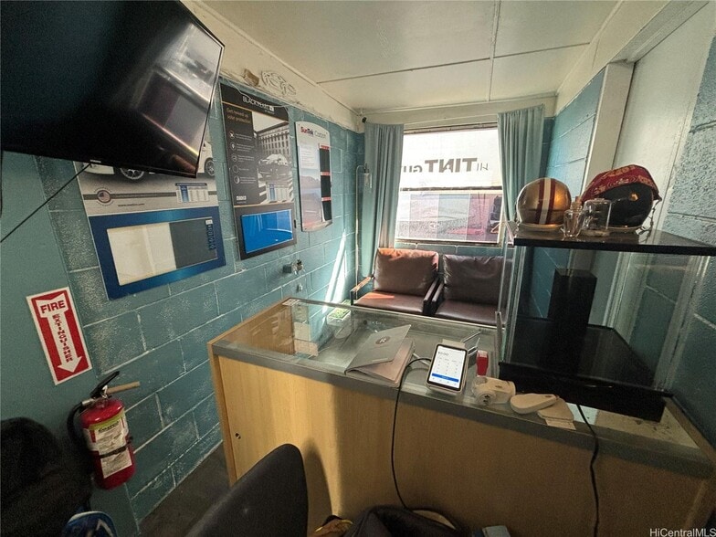 More Photos Of 451 Kapahulu Ave, Honolulu Auto Repair For Lease