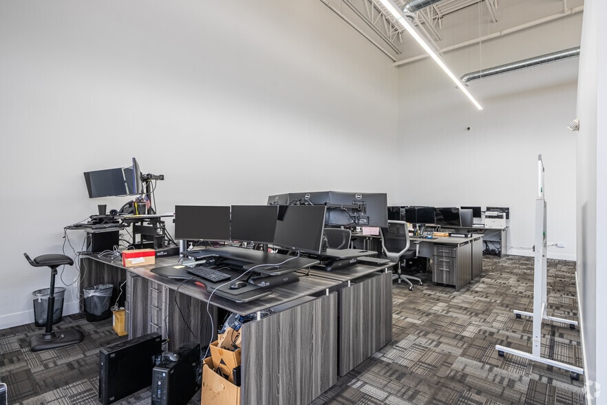 More Photos Of 525 Anderson Dr, Romeoville Warehouse For Sale