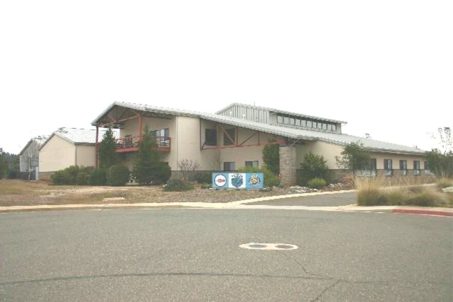 Primary Photo Of 3595 Iron Ct, Shasta Lake Warehouse For Lease