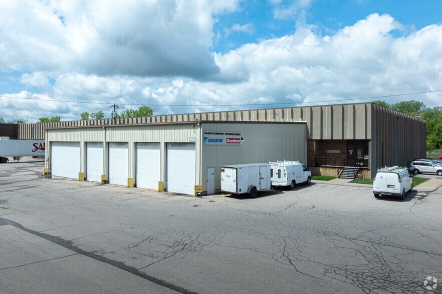 More Photos Of 3741 SW South Park Ave, Topeka Industrial For Sale