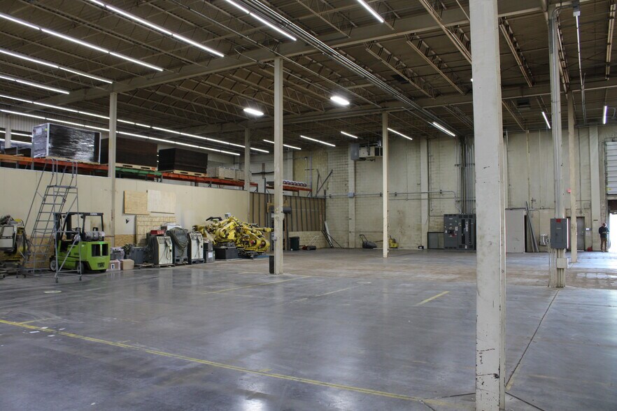 More Photos Of 1777 Oakdale Ave, West Saint Paul Manufacturing For Lease