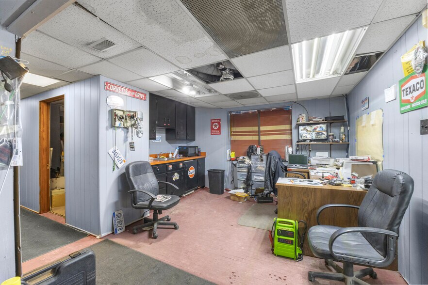 More Photos Of 17310 E 9 Mile Rd, Eastpointe Freestanding For Sale