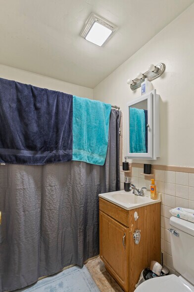 More Photos Of 1879 Central Ave, Albany Freestanding For Sale
