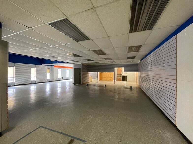 More Photos Of 11740 Vernon Rd, Waldorf Warehouse For Lease