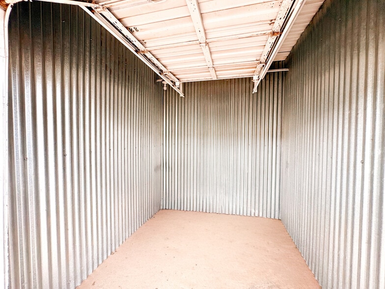 More Photos Of 2213 N Quaker Ave, Lubbock Self Storage For Sale