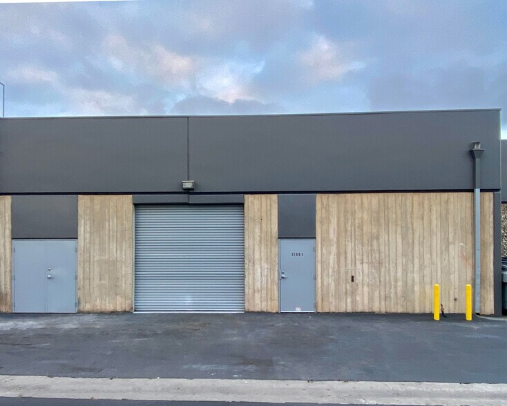 More Photos Of 3190 Airport Loop Dr, Costa Mesa Research And Development For Lease