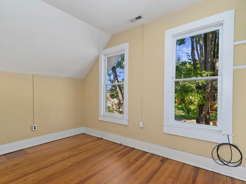 More Photos Of 99 Walnut St, Waynesville Office Residential For Sale