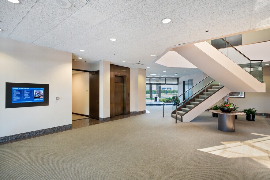 More Photos Of 940 S Coast Dr, Costa Mesa Office For Lease