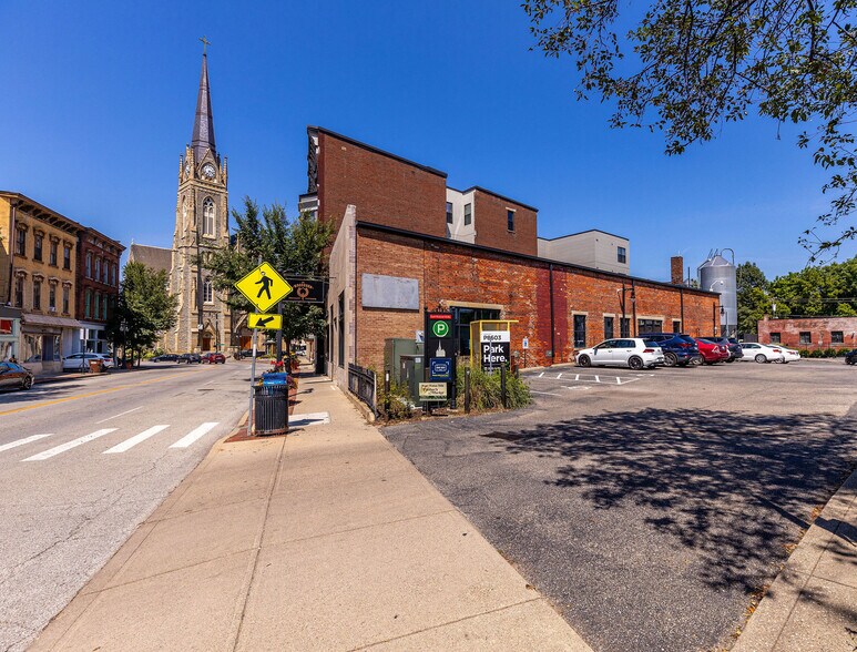 More Photos Of 2800 Woodburn Ave, Cincinnati Storefront For Lease
