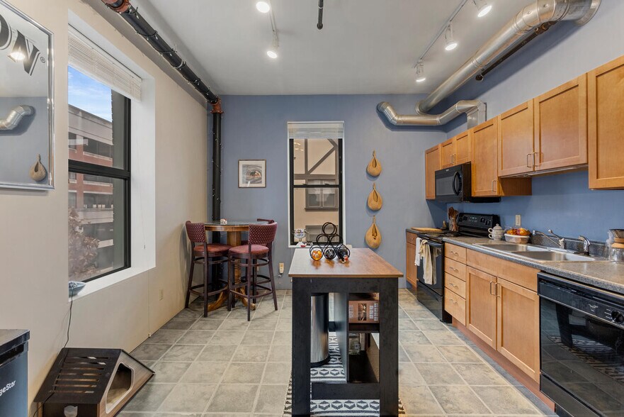 More Photos Of 112 W Hill St, Champaign Multifamily For Sale