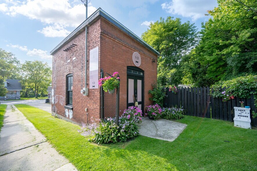 More Photos Of 227 Colborne St, Port Stanle Office For Sale