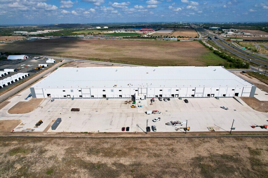 More Photos Of Freeport Rd @ SW Loop 410, Von Ormy Manufacturing For Lease