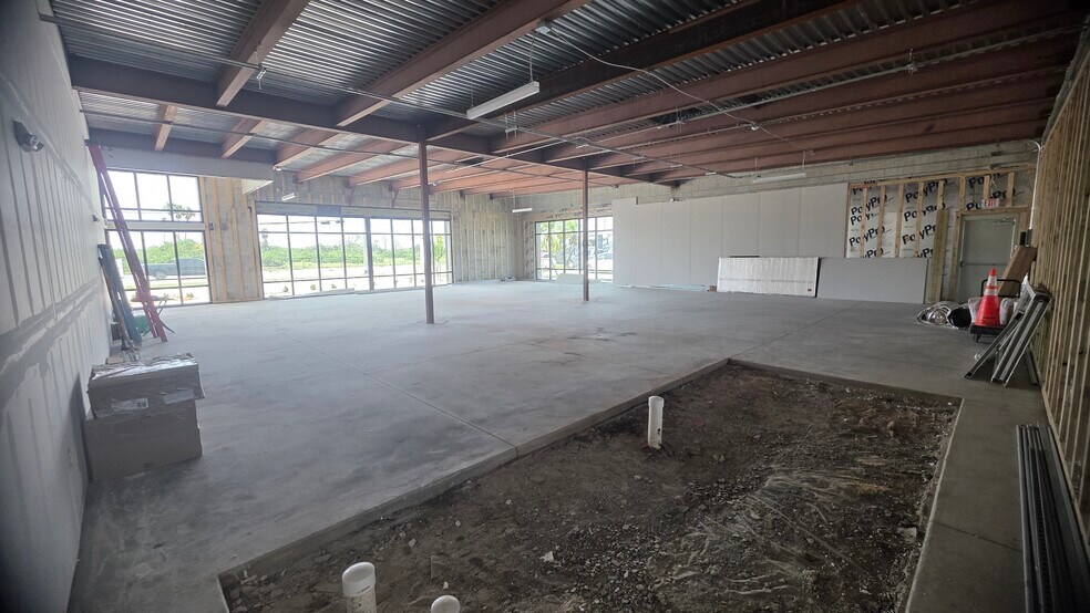 More Photos Of 8100 Park Blvd N, Pinellas Park Storefront For Lease