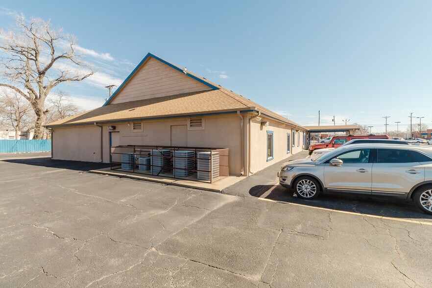 More Photos Of 3101 S Broadway St, Wichita Freestanding For Sale