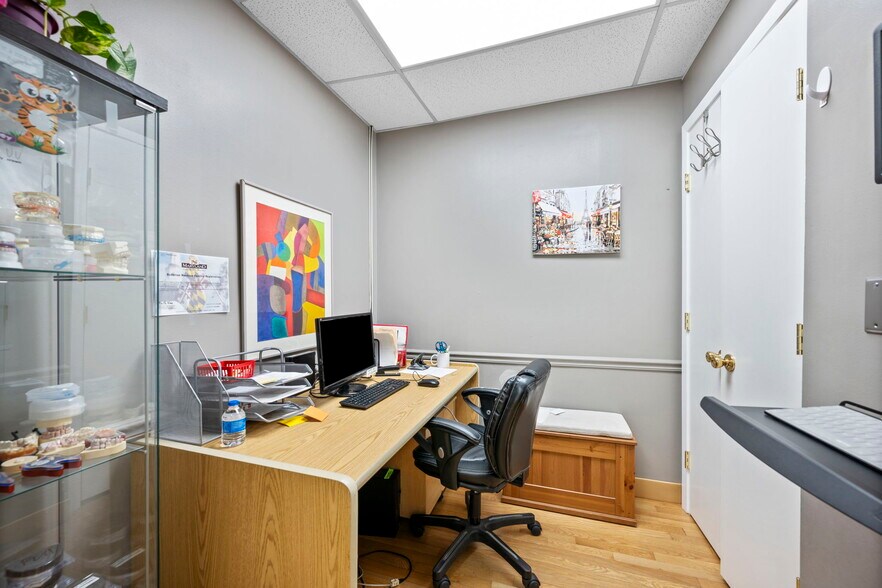 More Photos Of 338 N Charles St, Baltimore Storefront Retail Residential For Sale