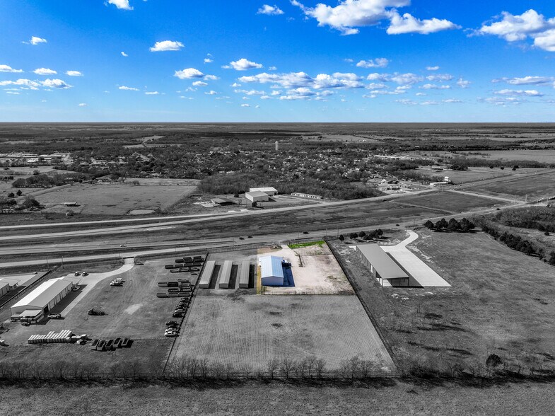 More Photos Of 11639 E US Highway 175, Kemp Flex For Lease