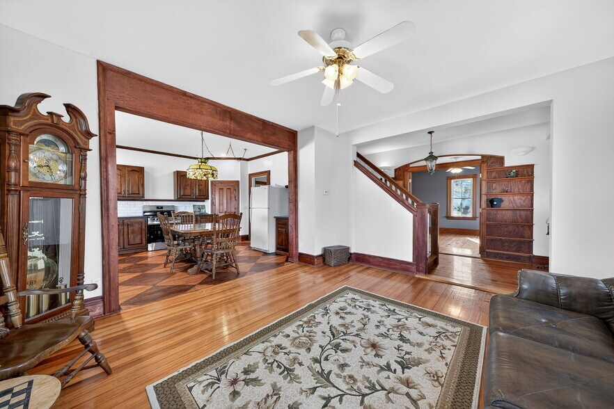 More Photos Of 1011 Market St, Hermann General Retail For Sale