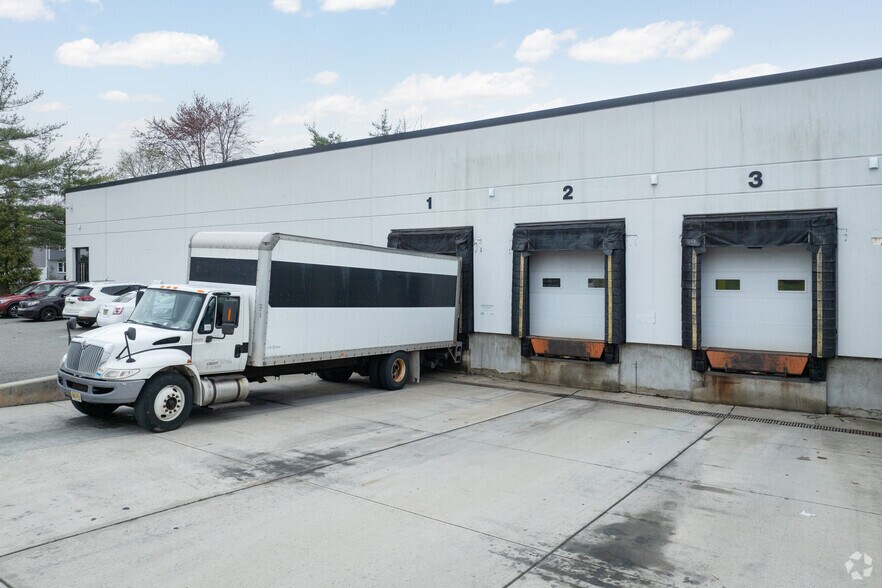 More Photos Of 140 Ludlow Ave, Northvale Manufacturing For Lease