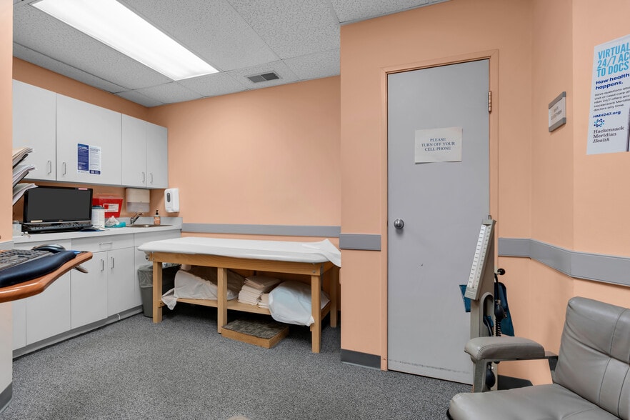 More Photos Of 501 Iron Bridge Rd, Freehold Medical For Sale