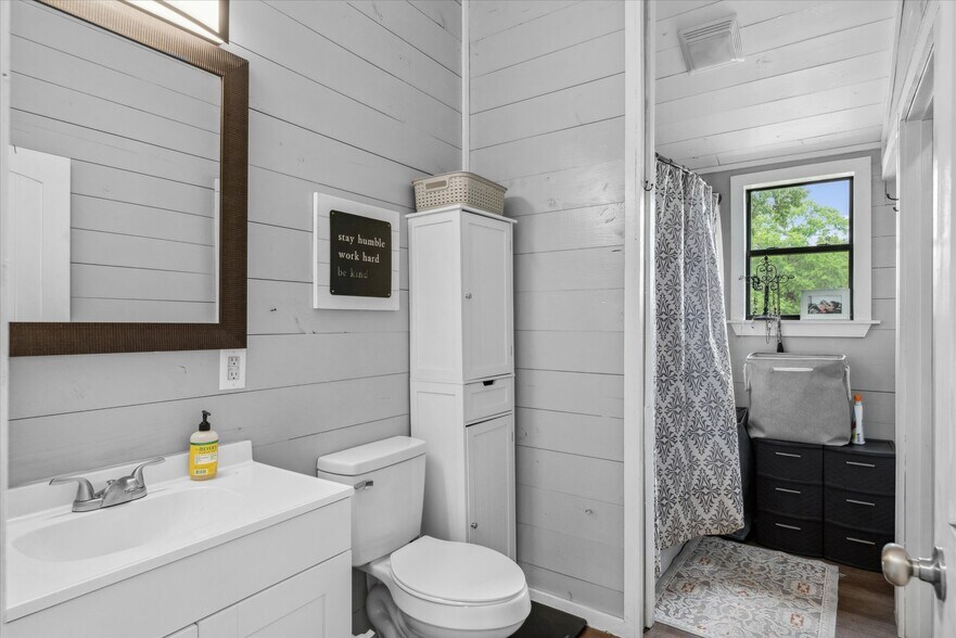 More Photos Of 1972 FM 857, Grand Saline Trailer Camper Park For Sale