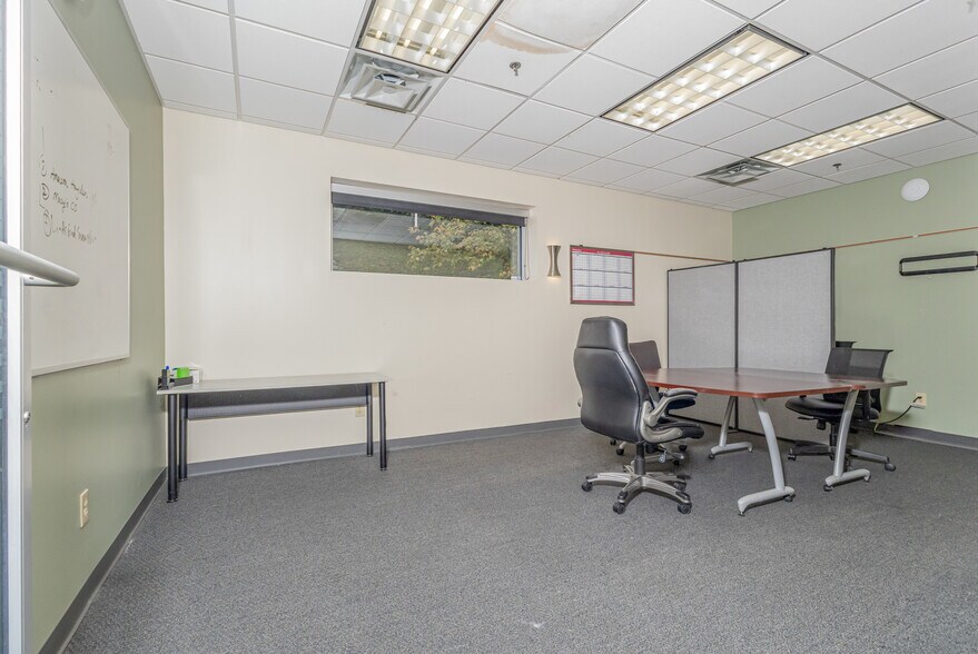 More Photos Of 5546 Fair Ln, Fairfax Office For Lease
