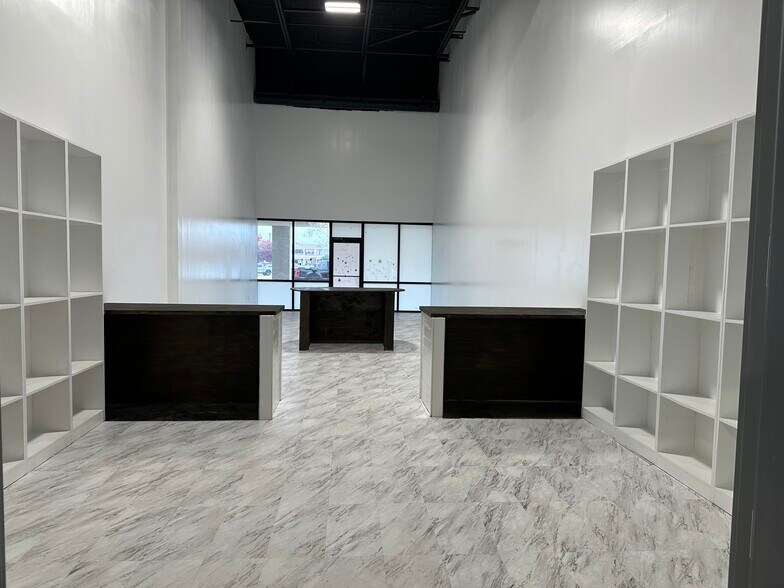 Primary Photo Of 2661 Midway Rd S, Carrollton Showroom For Lease
