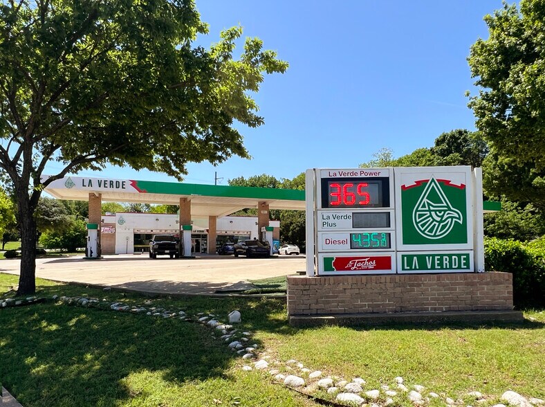 More Photos Of 2002 State Highway 66, Garland Service Station For Sale