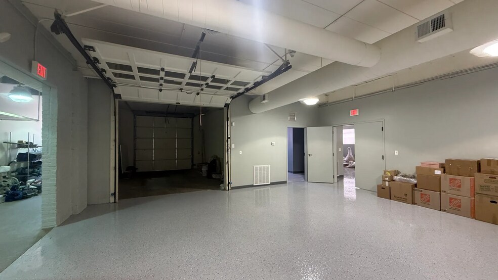 More Photos Of 8114 Ridgeway Ave, Skokie Manufacturing For Sale