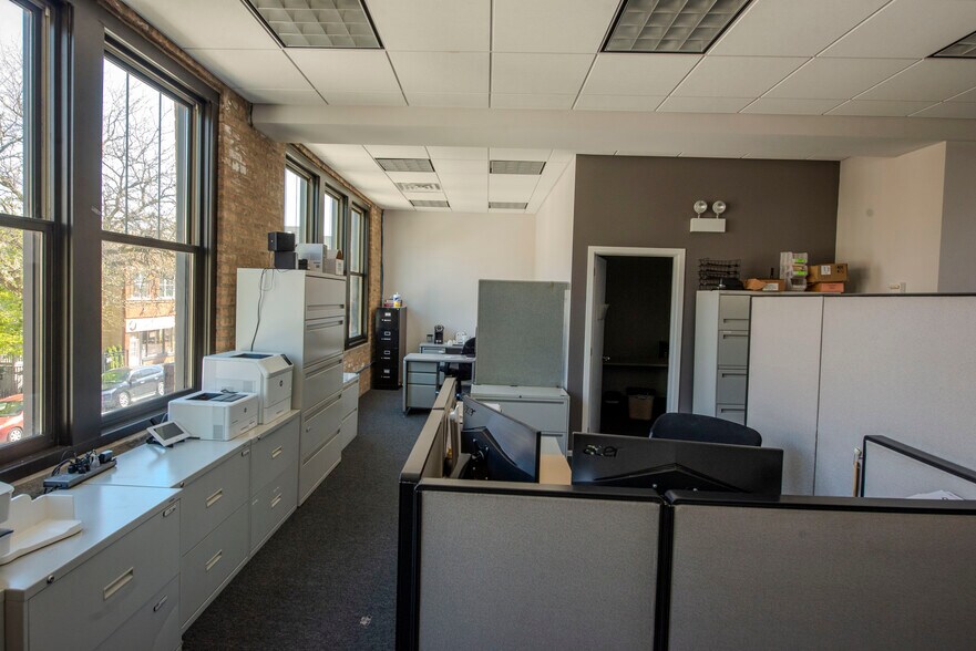 More Photos Of 1419 W Diversey Pky, Chicago Office For Sale