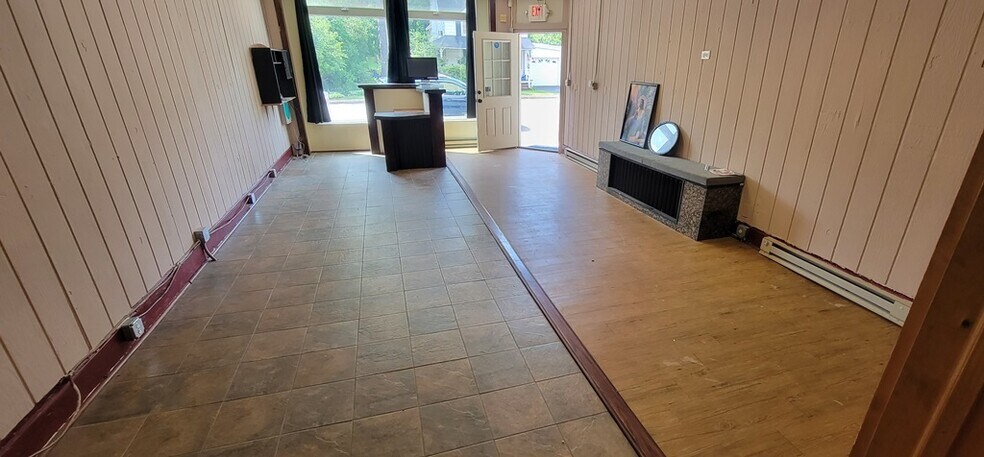 More Photos Of 325 N Main St, Liberty Flex For Lease