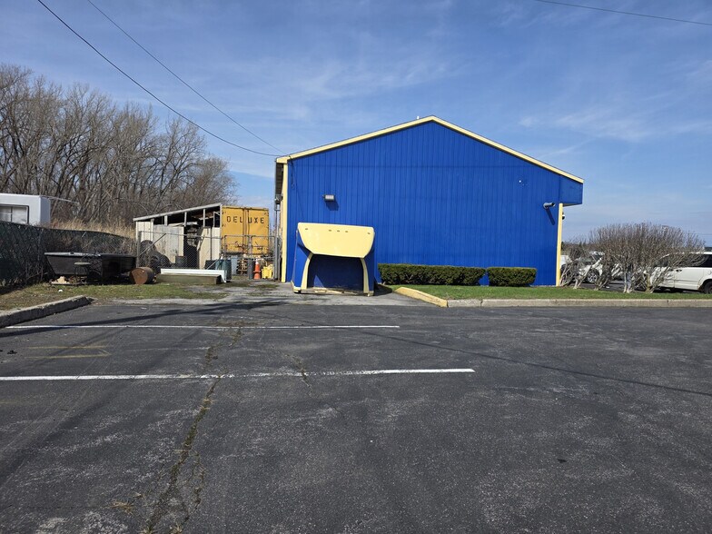 More Photos Of 6401 Thompson Rd, Syracuse Auto Repair For Lease