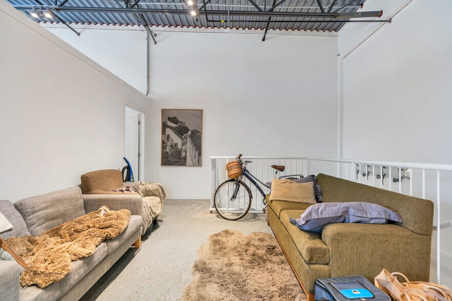 More Photos Of 5491 Regent St, Burnaby Distribution For Sale