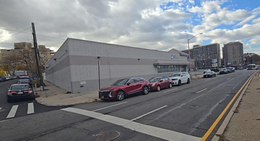 More Photos Of 15802 Union Tpke, Flushing Freestanding For Lease