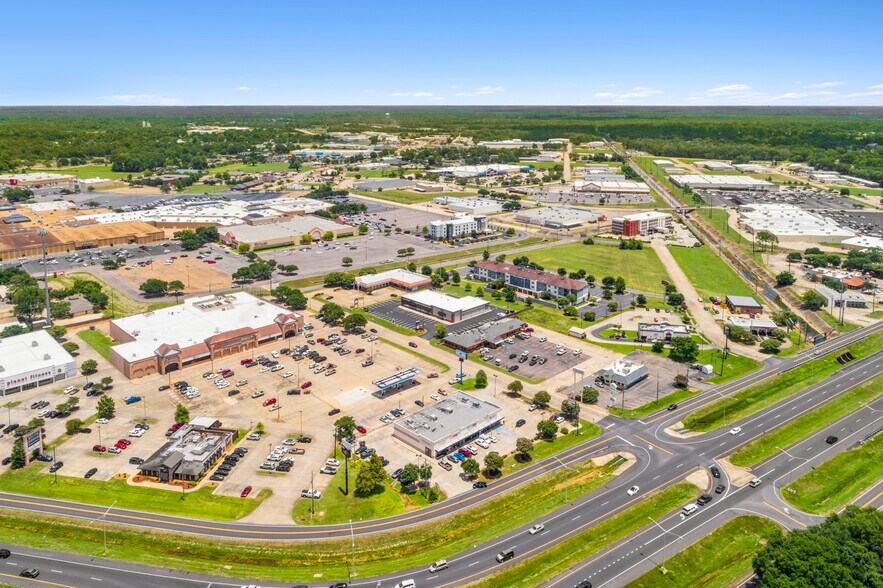 More Photos Of 2303 S MacArthur Dr, Alexandria Storefront Retail Office For Sale